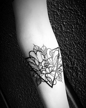Buy VANTATY 10 Sheets Charm Geometric Rose Peony Style Women Temporary  Tattoos For Girls Fake Jewelrys Water Transfer Large 3D Flower Tattoo  Sticker For Girls Adults Forearm Wrist Tatoo Paste Online at